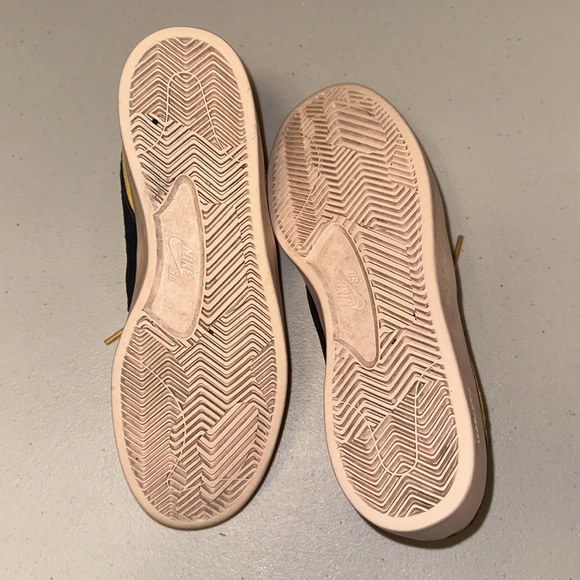 Nike SB | Size 10 Women - Picture 3 of 3